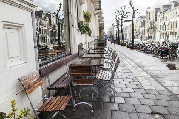 Amsterdam, Nederland op 28 maart 2016. Typisch stedelijke weergave in het voorjaar — Stockfoto