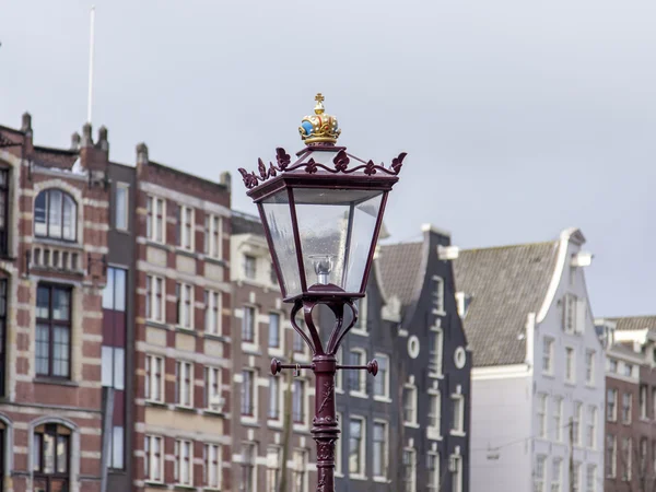 Amsterdam, Nederländerna på 28 mars 2016. Typiska arkitektoniska Detaljer för hus Xvii-Xviii konstruktion. — Stockfoto