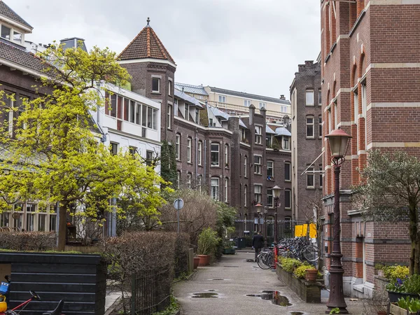 Amsterdam, Nizozemsko na 27 březen 2016. Typický městský pohled na jaře — Stock fotografie