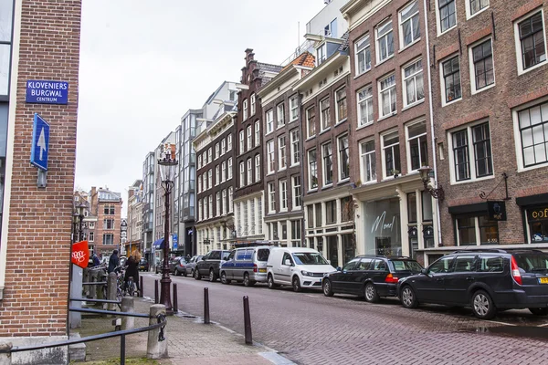 Amsterdam, Nederland op 27 maart 2016. Typisch stedelijke weergave in het voorjaar — Stockfoto