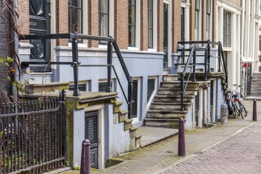 Amsterdam, Hollanda üzerinde 27 Mart 2016. Tipik mimari detaylarını evler XVII-XVIII İnşaat