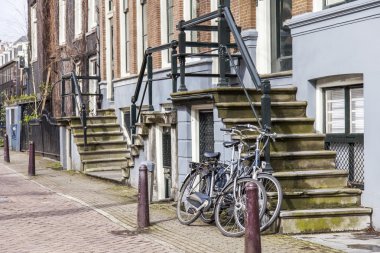 Amsterdam, Hollanda üzerinde 27 Mart 2016. Tipik mimari detaylarını evler XVII-XVIII İnşaat