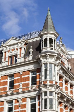 Amsterdam, Hollanda üzerinde 27 Mart 2016. Tipik mimari detaylarını evler XVII-XVIII İnşaat