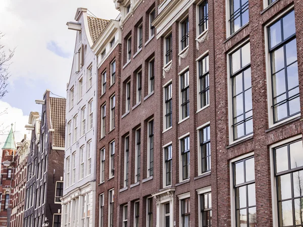 Amsterdam, Niederlande am 27. März 2016. typische architektonische Details der Häuser xvii-xviii der Konstruktion — Stockfoto