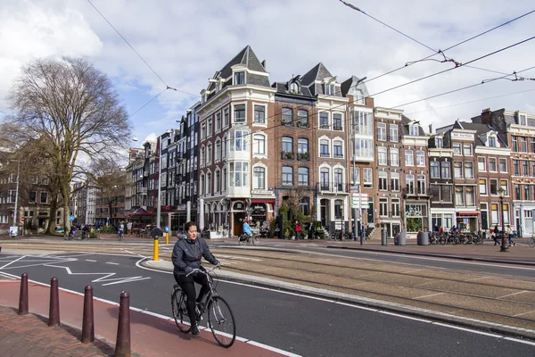 Amsterdam, Hollanda üzerinde 27 Mart 2016. Tipik kentsel görünümü. — Stok fotoğraf