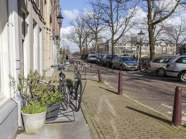Amsterdam, Nizozemsko na 27 březen 2016. Typický městský pohled. — Stock fotografie