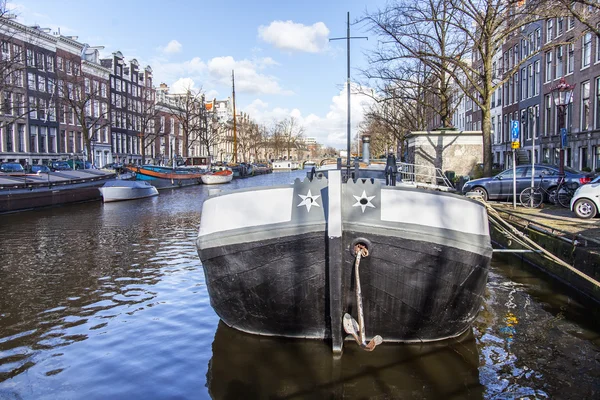 Amsterdam, Hollanda üzerinde 27 Mart 2016. Tipik kentsel görünümü. Yüzen Banka Yakındaki — Stok fotoğraf