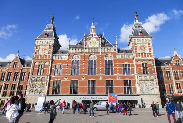 AMSTERDAM, PAESI BASSI il 27 marzo 2016. Stazione ferroviaria centrale — Foto Stock