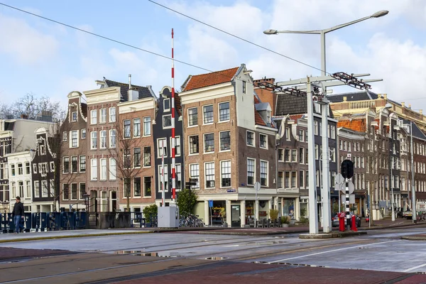 Amsterdam, Nederland op 30 maart 2016. Typisch stedelijke weergave. — Stockfoto