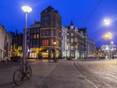 Amsterdam, Hollanda üzerinde 30 Mart 2016. Akşam tipik kentsel görünümü.