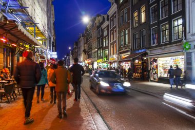 Amsterdam, Hollanda üzerinde 30 Mart 2016. Akşam tipik kentsel görünümü.