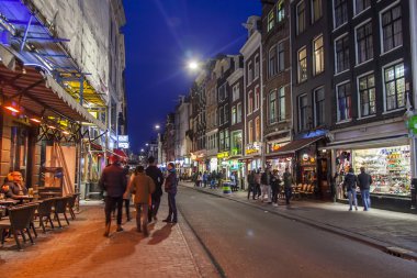 Amsterdam, Hollanda üzerinde 30 Mart 2016. Akşam tipik kentsel görünümü.