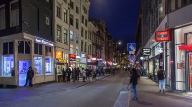 Amsterdam, Hollanda üzerinde 30 Mart 2016. Akşam tipik kentsel görünümü.