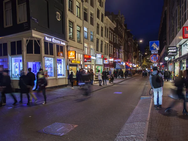 AMSTERDAM, NETHERLANDS on MARCH 30, 2016. Typical urban view in the evening. — Stock Photo, Image