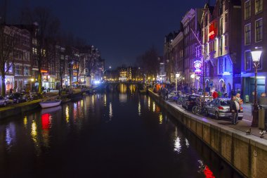 Amsterdam, Hollanda üzerinde 30 Mart 2016. Akşam tipik kentsel görünümü.