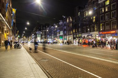 Amsterdam, Hollanda üzerinde 30 Mart 2016. Akşam tipik kentsel görünümü.