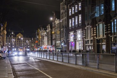 Amsterdam, Hollanda üzerinde 30 Mart 2016. Akşam tipik kentsel görünümü.