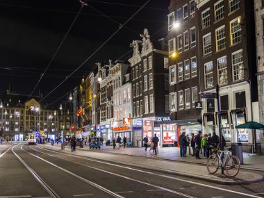 Amsterdam, Hollanda üzerinde 30 Mart 2016. Akşam tipik kentsel görünümü.