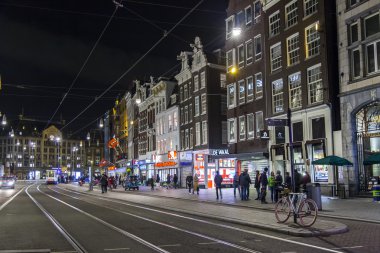 Amsterdam, Hollanda üzerinde 30 Mart 2016. Akşam tipik kentsel görünümü.