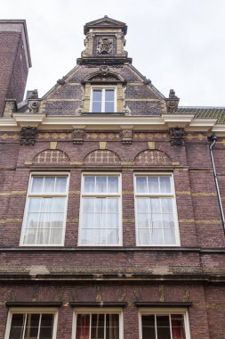 Amsterdam, Hollanda üzerinde 31 Mart 2016. Tipik mimari detaylarını evler XVII-XVIII İnşaat
