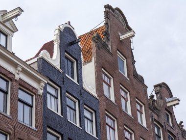 Amsterdam, Hollanda üzerinde 31 Mart 2016. Tipik mimari detaylarını evler XVII-XVIII İnşaat