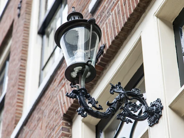 Amsterdam, Hollanda üzerinde 31 Mart 2016. Tipik mimari detaylarını evler XVII-XVIII İnşaat — Stok fotoğraf