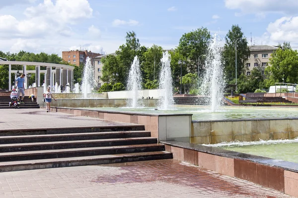 PUSHKINO, RUSSIA, il 30 maggio 2016. Paesaggio urbano. Un frammento commemorativo in onore dei soldati caduti . — Foto Stock