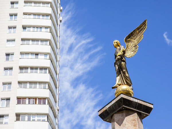 ПУШКИНО, РОССИЯ, 1 ноября 2016 года. Мемориальный комплекс. Фигура ангела, фрагмент памятника
.