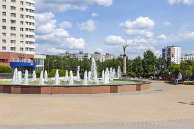 Pushkino, Rusya, üzerinde 30 Mayıs 2016. Şehir manzarası. Bir anıt parçası düşmüş asker onuruna. 