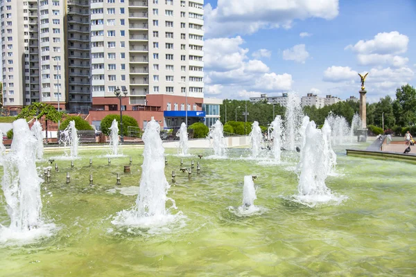 PUSHKINO, RUSIA, 30 de mayo de 2016. Paisaje urbano. Un fragmento conmemorativo en honor de los soldados caídos . —  Fotos de Stock