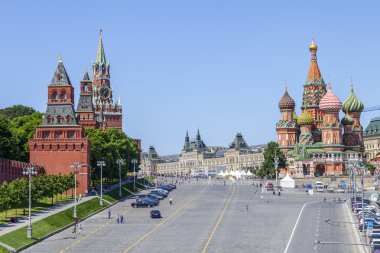 Moskova, Rusya, üzerinde 31 Mayıs 2016. Krsnuyu Meydanı Bolshoy Moskvoretsky Köprüsü'nden bir görünüm
