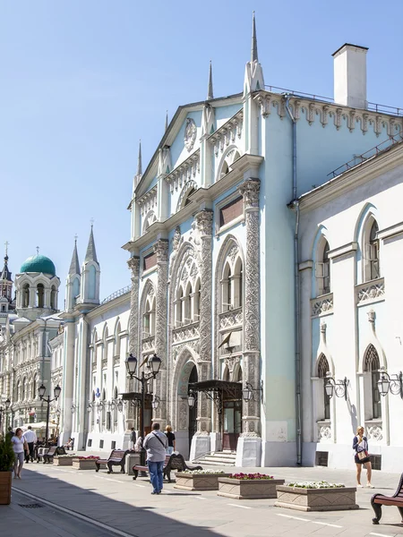 Moskova, Rusya, üzerinde 31 Mayıs 2016. Şehir manzarası. Nikolskaya Street, Moskova, trafiğe kapalı alanda merkezi caddelerinden biri — Stok fotoğraf