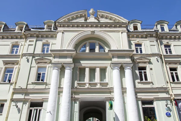 Moskva, Ryssland, den 31 maj 2016. Stadslandskapet. Nikolskaya Street, en av de centrala gatorna i Moskva, arkitektoniska detaljer — Stockfoto