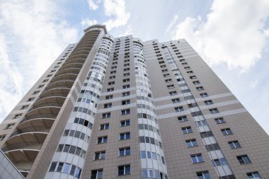 Pushkino, Rusya, üzerinde 30 Mayıs 2016. Yeni bir multystoried evin mimari parça