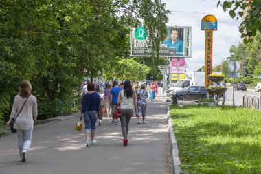 Pushkino, Rusya, üzerinde 30 Mayıs 2016. Şehir manzarası. Mosksvskiy Bulvarı. Alışveriş Merkezi.