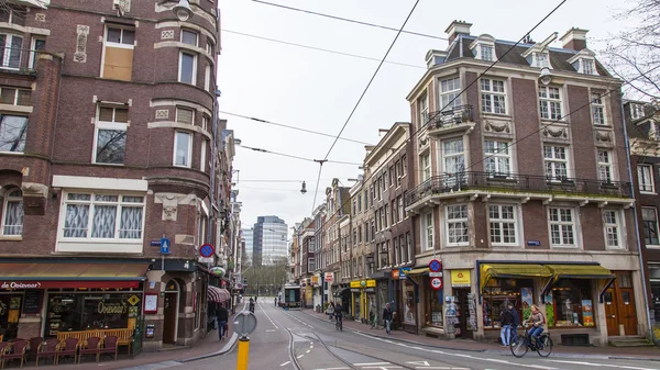 Amszterdam, Hollandia-a március 31, 2016-ban. Tipikus városi megtekintése. — Stock Fotó