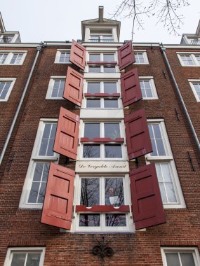 Amsterdam, Hollanda üzerinde 31 Mart 2016. XVII-XVIII inşaat bina cephe tipik mimari detaylar