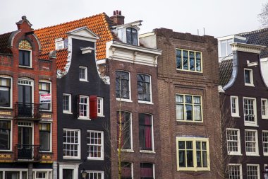 Amsterdam, Hollanda üzerinde 31 Mart 2016. XVII-XVIII inşaat bina cephe tipik mimari detaylar