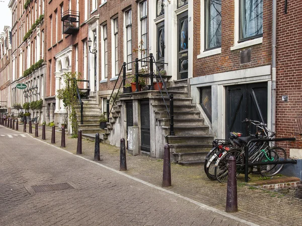 Amsterdam, Holandia, 31 marca 2016 r. Typowy ulica widok. — Zdjęcie stockowe