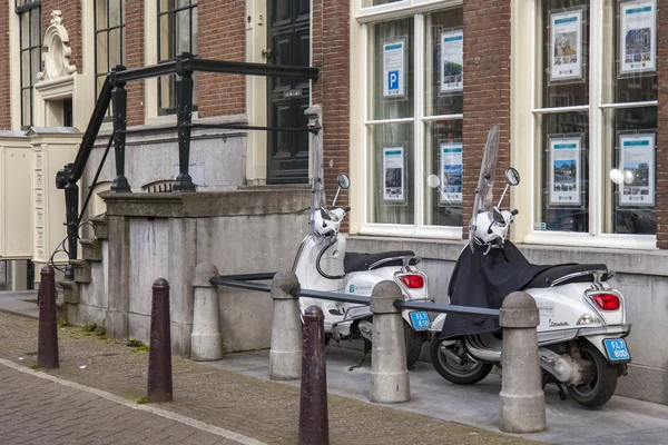 Amsterdam, Niederlande am 31. märz 2016. typische Stadtansicht. — Stockfoto