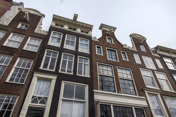 Amsterdam, Hollanda üzerinde 31 Mart 2016. XVII-XVIII inşaat bina cephe tipik mimari detaylar