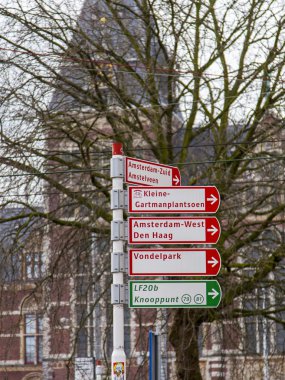 Amsterdam, Hollanda üzerinde 31 Mart 2016. Tipik kentsel görünümü. Şehir gezinti öğeleri