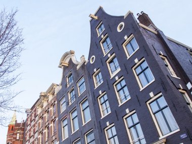 Amsterdam, Hollanda üzerinde 31 Mart 2016. XVII-XVIII inşaat bina cephe tipik mimari detaylar