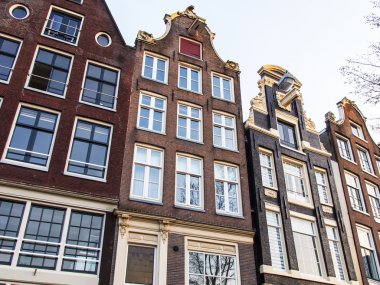 Amsterdam, Hollanda üzerinde 31 Mart 2016. XVII-XVIII inşaat bina cephe tipik mimari detaylar