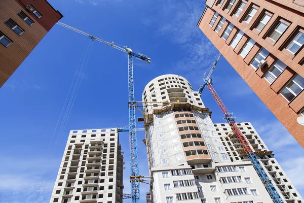 PUSHKINO, RUSSIA, on June 28, 2016. Construction of a multystoried house — Stock Photo, Image