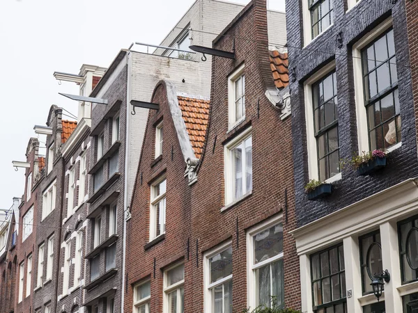 Amsterdam, Holandia, 31 marca 2016 r. Typowe detale architektoniczne — Zdjęcie stockowe