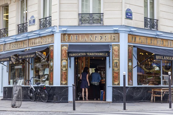 PARIS, FRANÇA, em 12 de julho de 2016. Detalhes arquitetônicos típicos — Fotografia de Stock