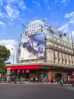 Paris, Fransa, üzerinde 12 Temmuz 2016. En bilinen bölümü mağazaların şehir - Galeri Lafayette bir cephe