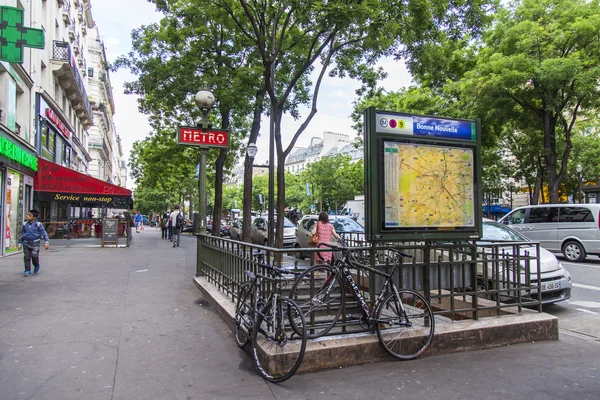 PARIS, FRANCE, on JULY 12, 2016. An entrance on metro station — Stock Photo, Image