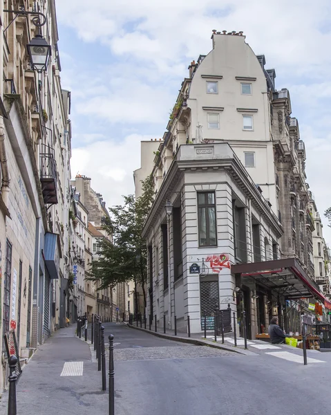 PARIS, FRANÇA, em 12 de julho de 2016. Vista urbana típica . — Fotografia de Stock